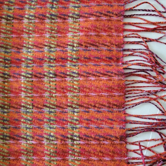 Gorgeous Wsrm Wrap Shawl - Picture 4 of 5